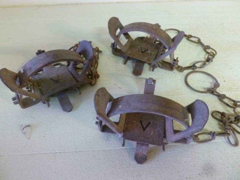 lot 171 image: Vintage Traps