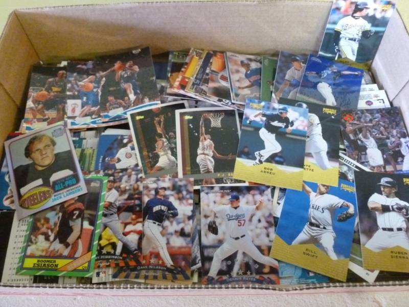 lot 185 image: Sports Cards