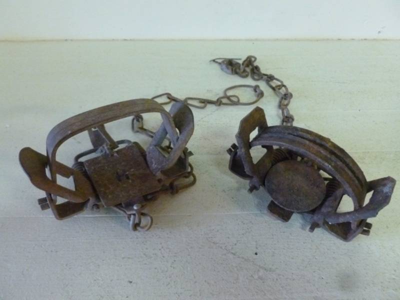 lot 190 image: Vintage Traps