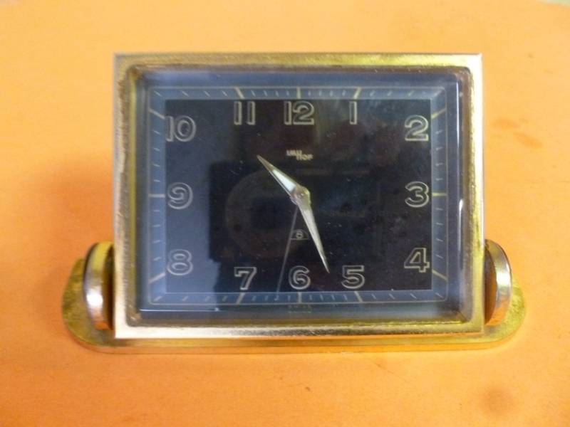lot 214 image: Vintage Clock
