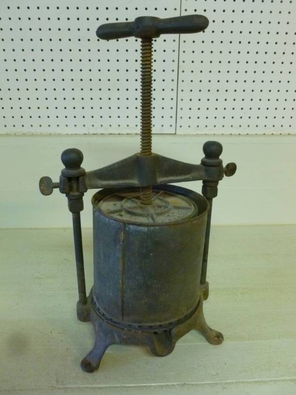 lot 222 image: Antique Lard Press