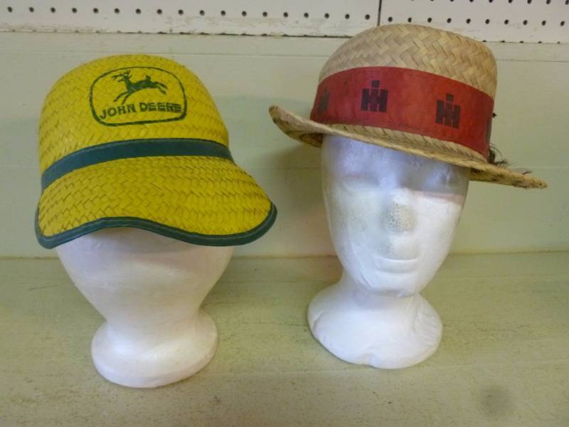 lot 262 image: John Deere Hat
