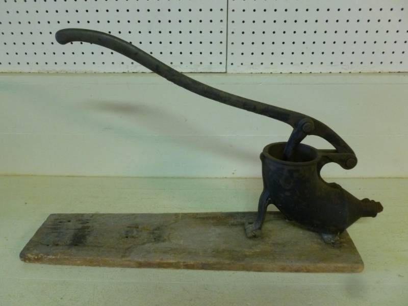 lot 283 image: Vintage Sausage Stuffer