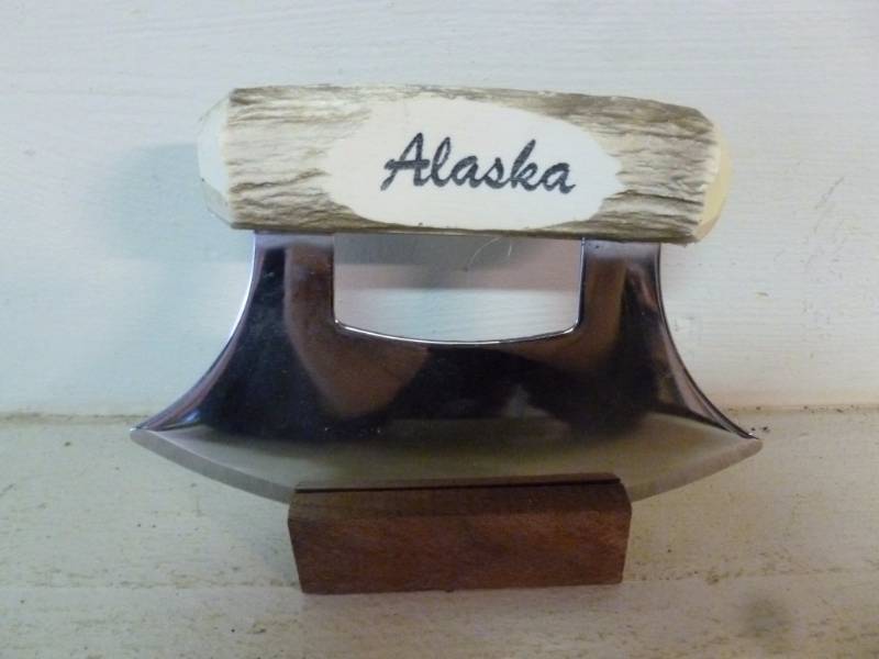 lot 297 image: Ula Knife