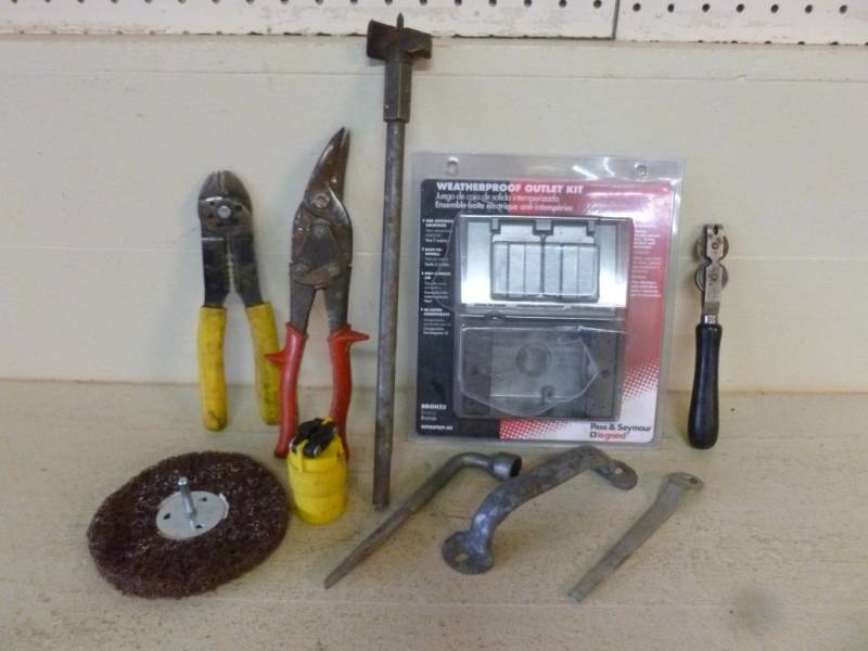 lot 303 image: Tools