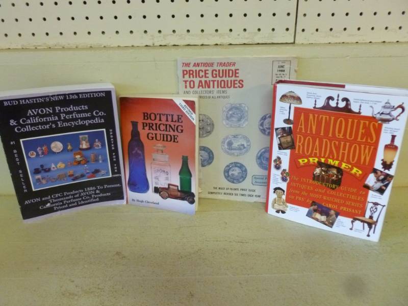 lot 328 image: Collector Price Guide Books