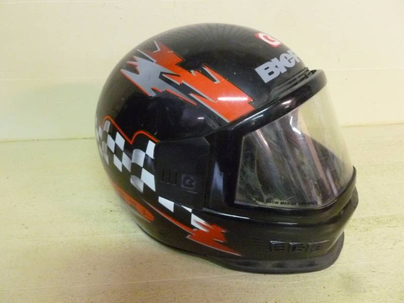 lot 335 image: Snowmobile Helmet