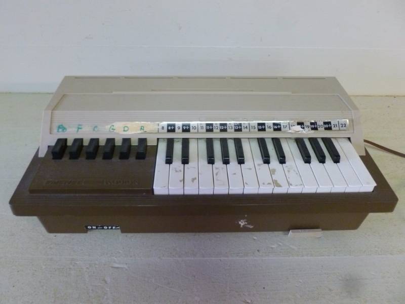 lot 346 image: Vintage Kids Organ
