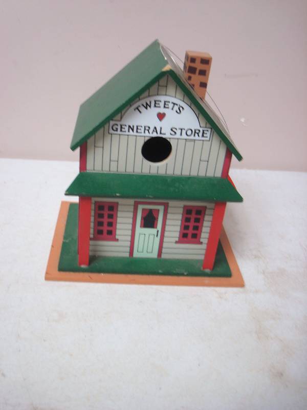 lot 8 image: Bird House