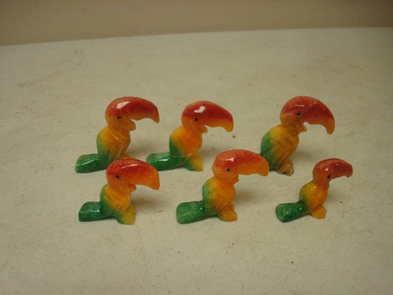 lot 11 image: Lot Of Small Carved Toucan Stones