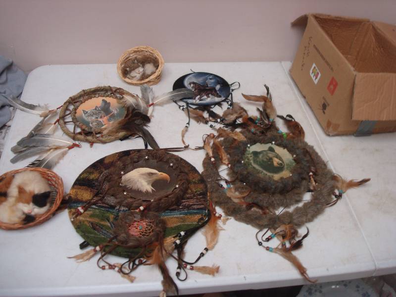 lot 13 image: Lot Of Native American Decor