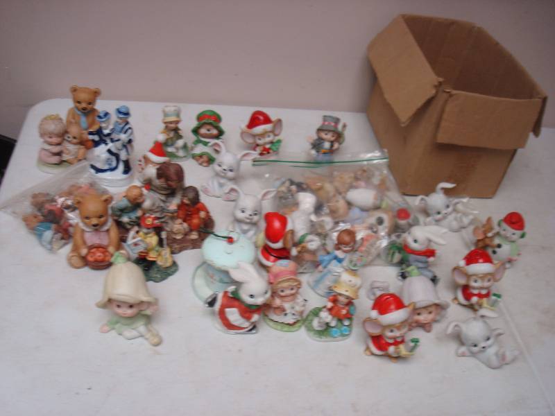 lot 15 image: Box Filled With Figurines