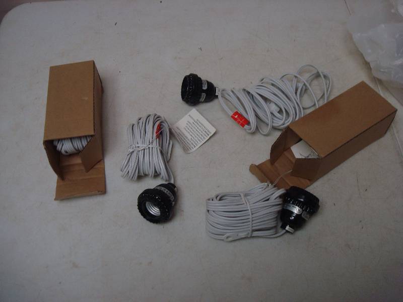 lot 28 image: Lot of 5 Light Plug Ins