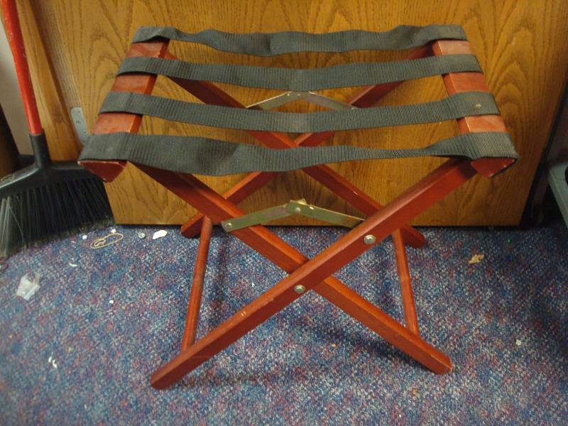 lot 55 image: Folding Suit Case Rack