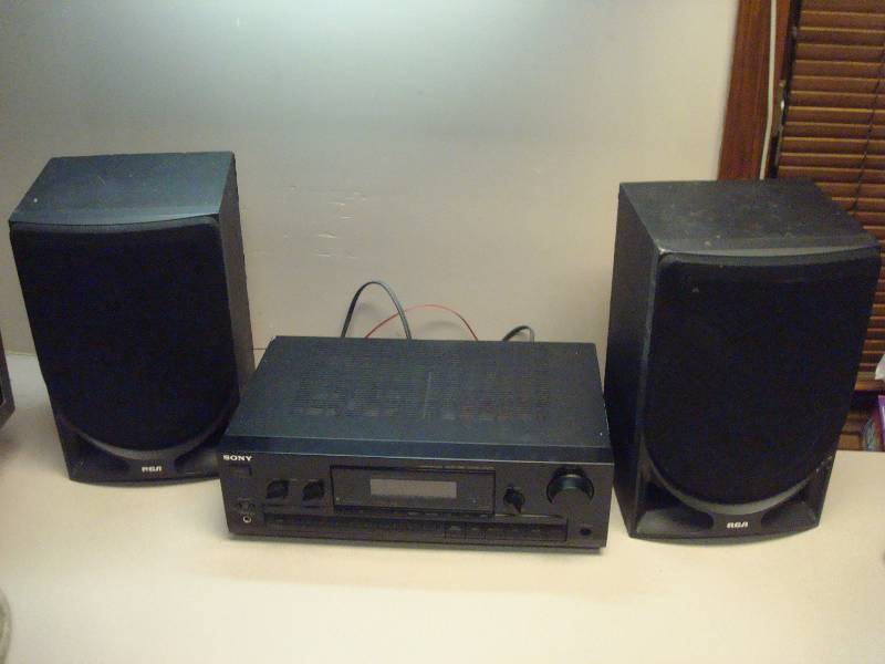 lot 61 image: Sony Stereo Receiver With Speakers Works, Used, Missing Button