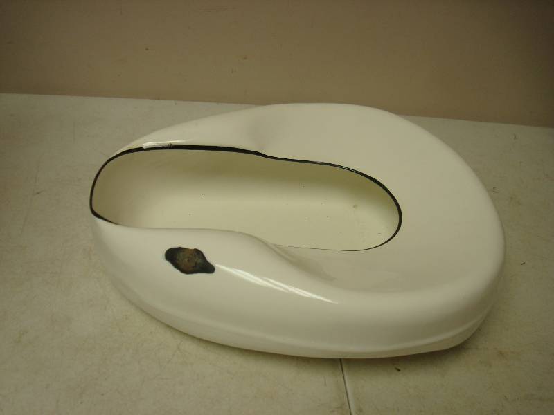 lot 97 image: Vintage Bed Pan, Unused, Has Paint Chip