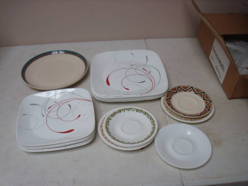 lot 115 image: Set Of Corelle Vitrelle Plates