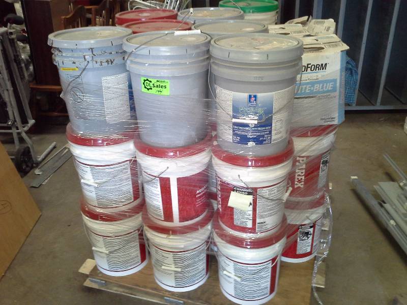 Pallet of 5 gallon buckets(approx. qty = 32) Tire Center/ Convenience
