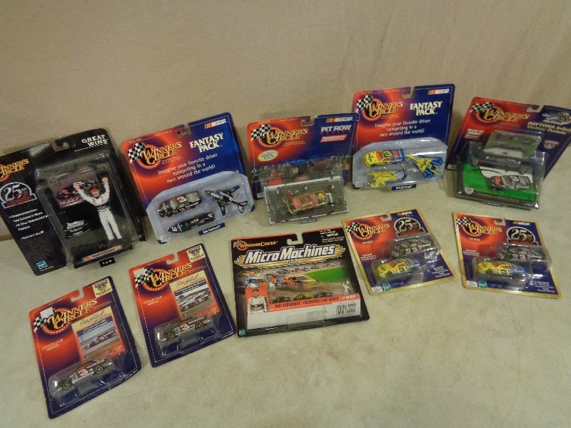 lot 77 image: 10 Dale Earnhardt Collectibles
