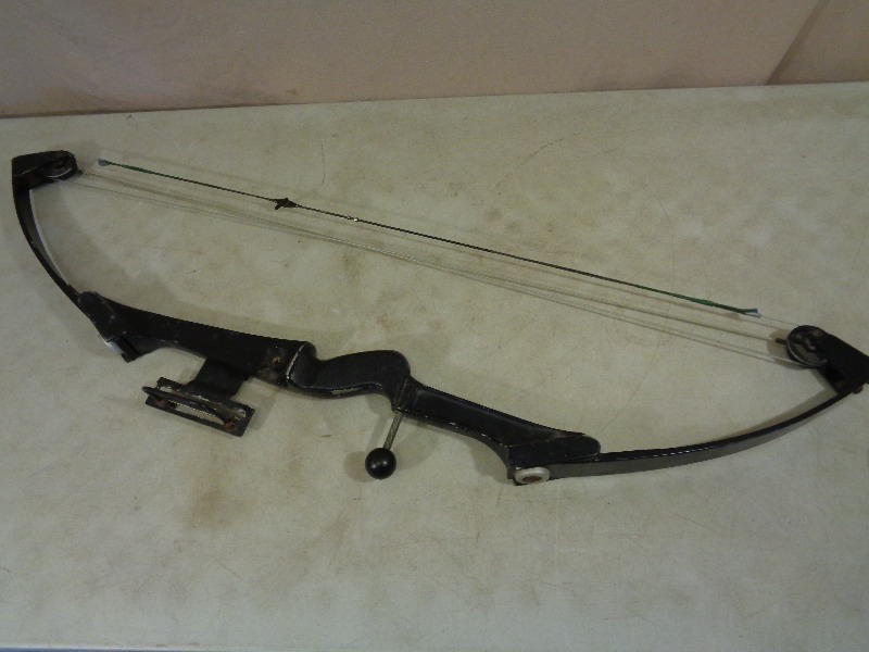 lot 84 image: Cobra Bow