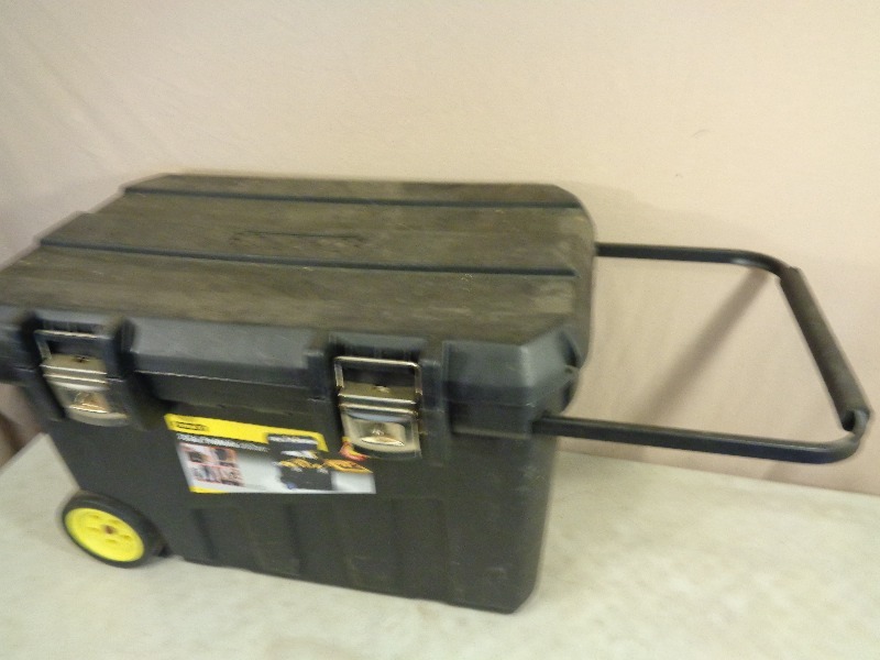lot 105 image: Stanley Rolling Tool Chest