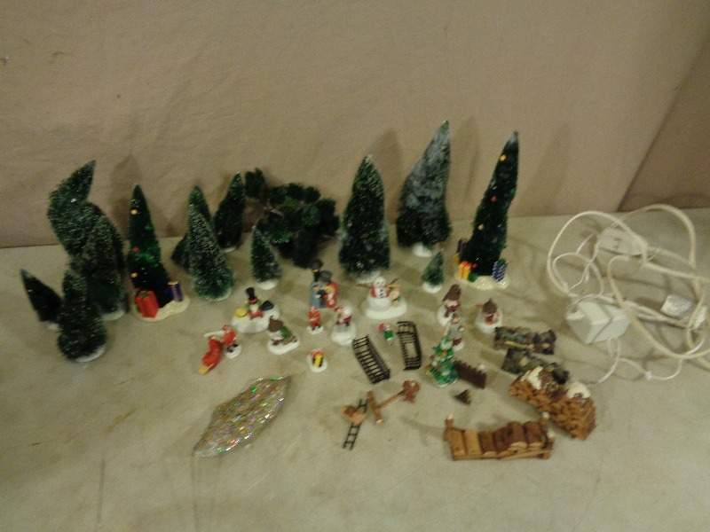 lot 131 image: Dept 56 Accessories