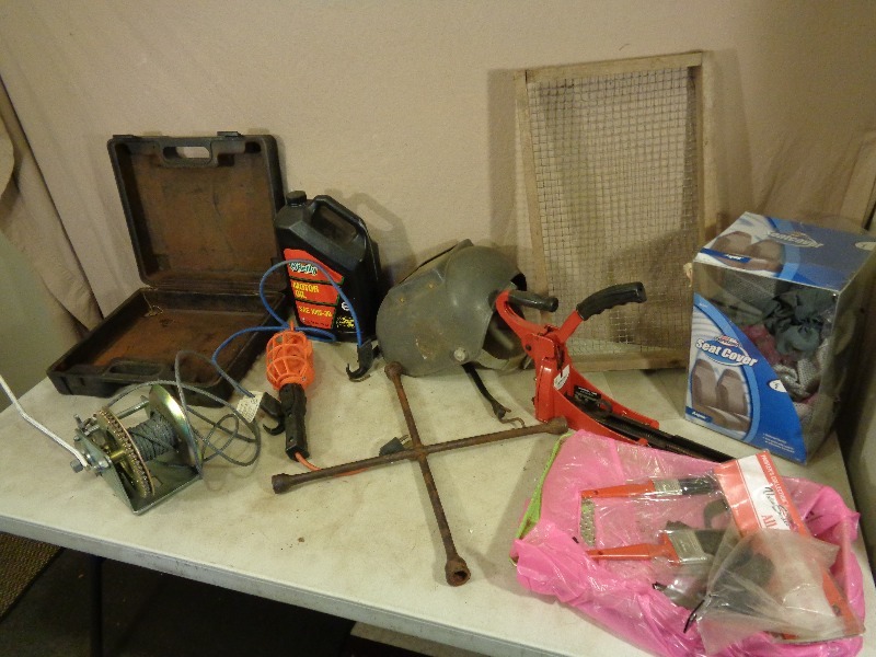 lot 136 image: Tools and Shop Supplies