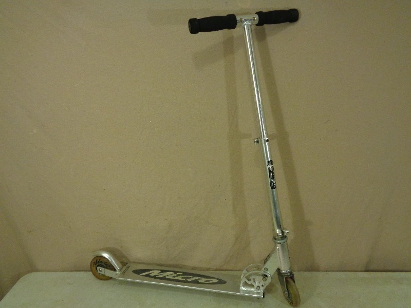 lot 161 image: Huffy Micro Aluminum Scooter