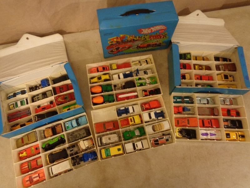 lot 164 image: Matchbox  Hot Wheel Cars in Cases