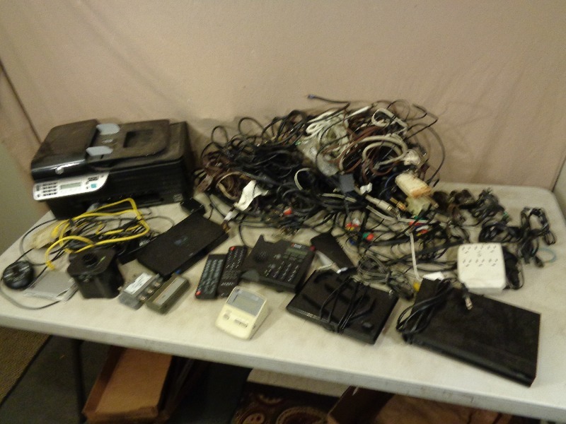 lot 169 image: Assorted Electronics