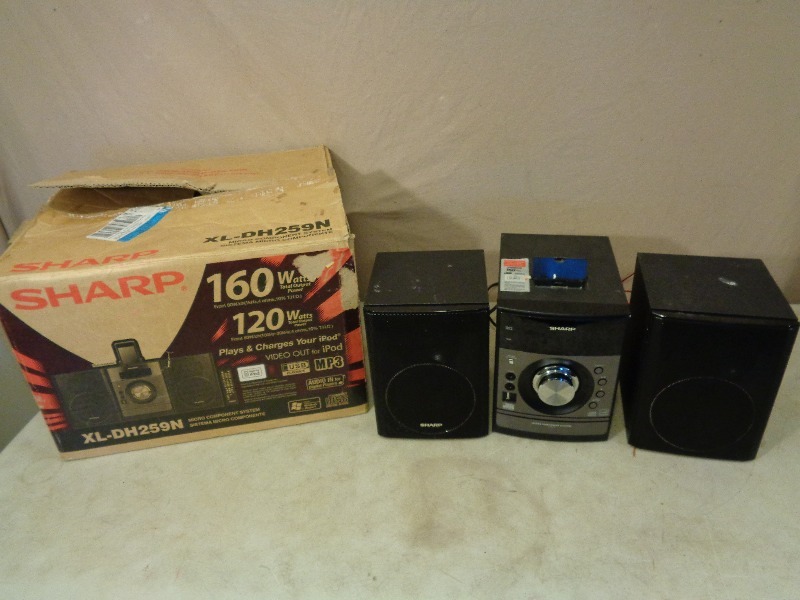 lot 183 image: Sharp Stereo With Ipod Dock