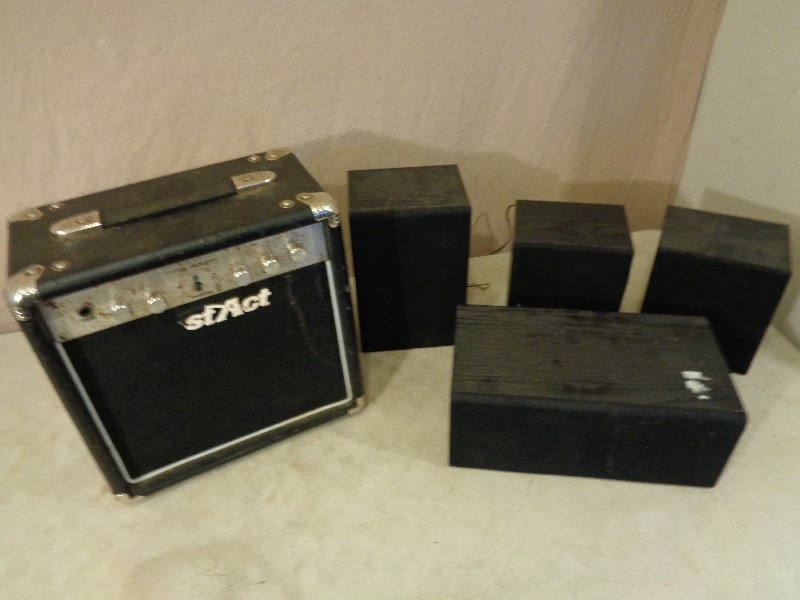 lot 187 image: Small Guitar Amp and Speakers