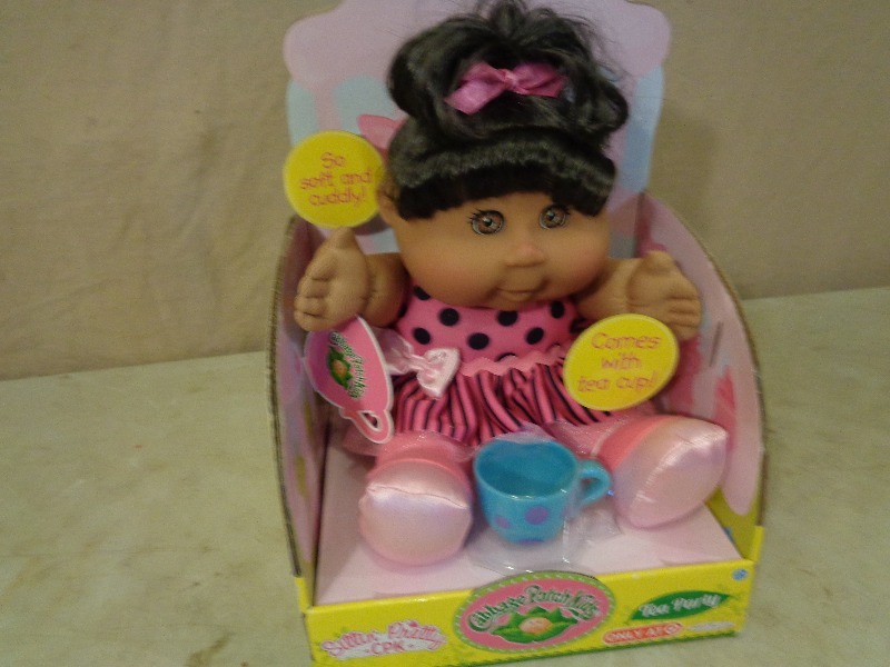 lot 198 image: 2014 Cabbage Patch Kids Doll