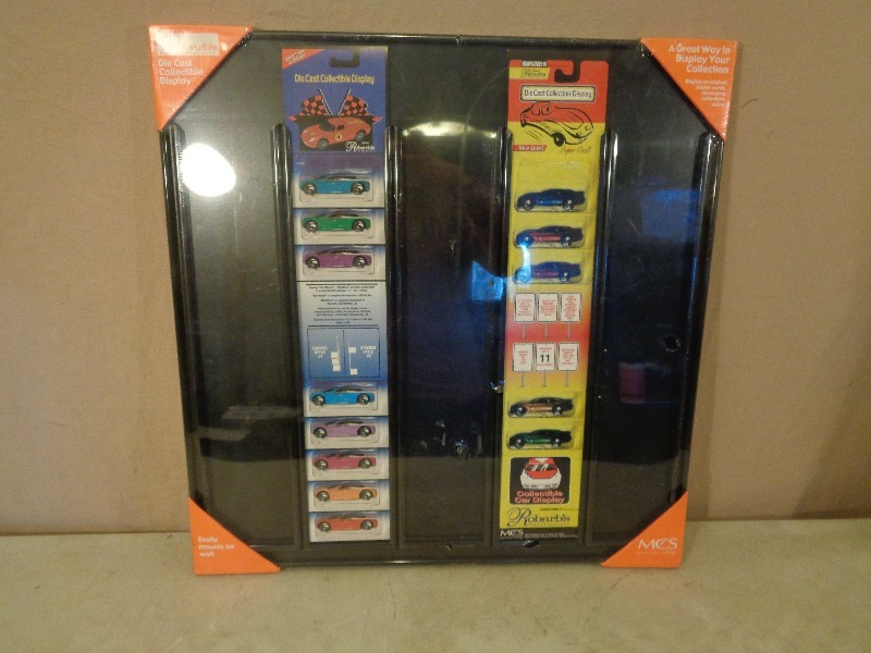 lot 203 image: New Diecast Collectible Display