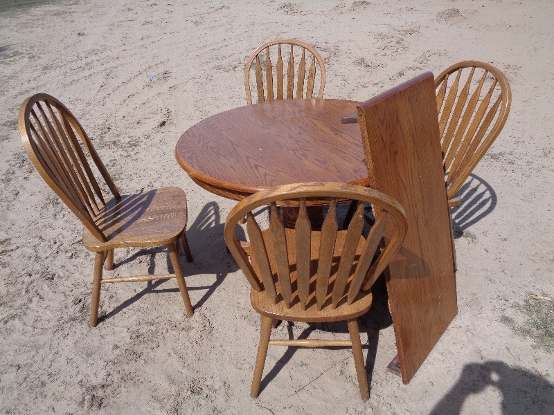 lot 15 image: Table with 4 Chairs