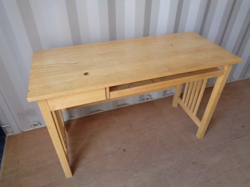 lot 17 image: Desk