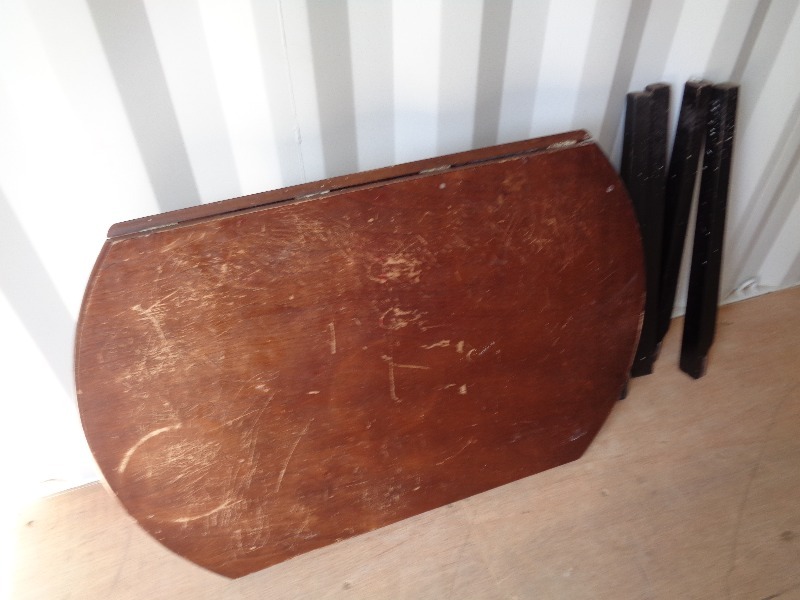 lot 25 image: Drop Side Table with Legs