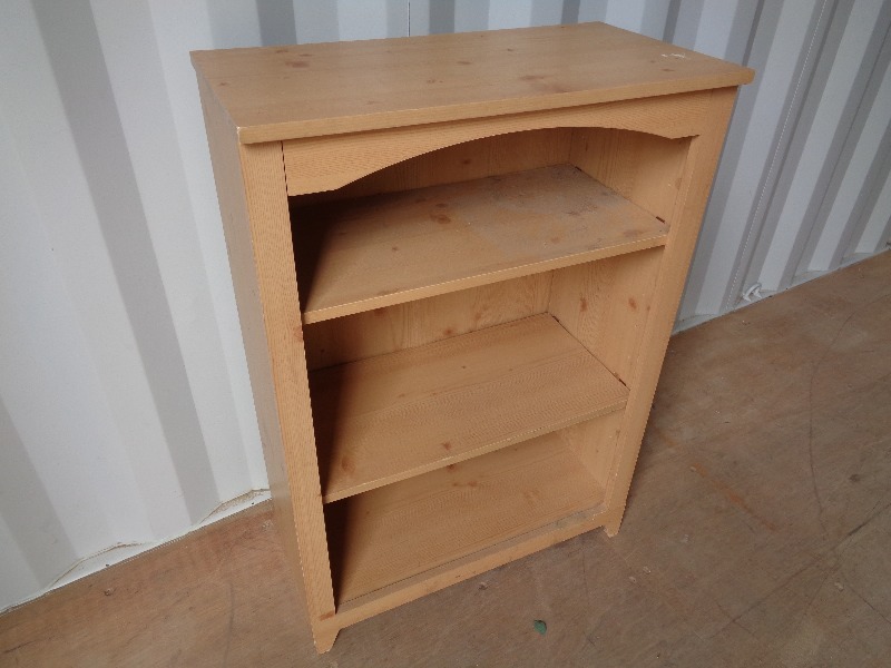 lot 28 image: Cute Little Shelf