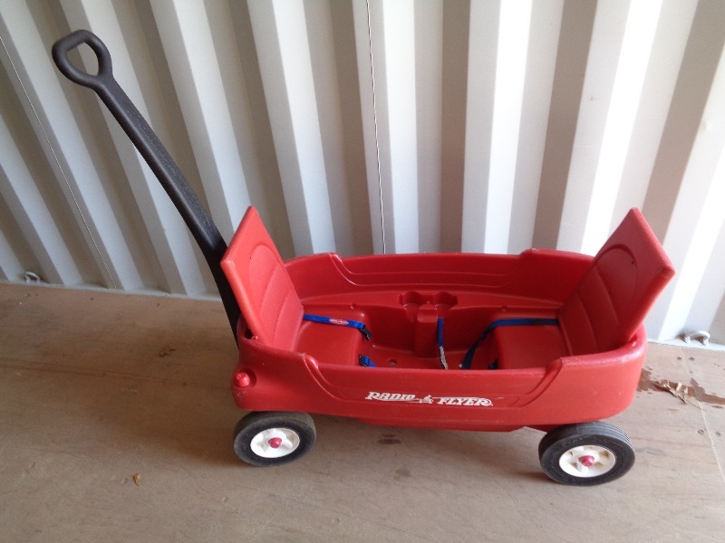 lot 30 image: Radio Flyer Pathfinder 2700 Wagon