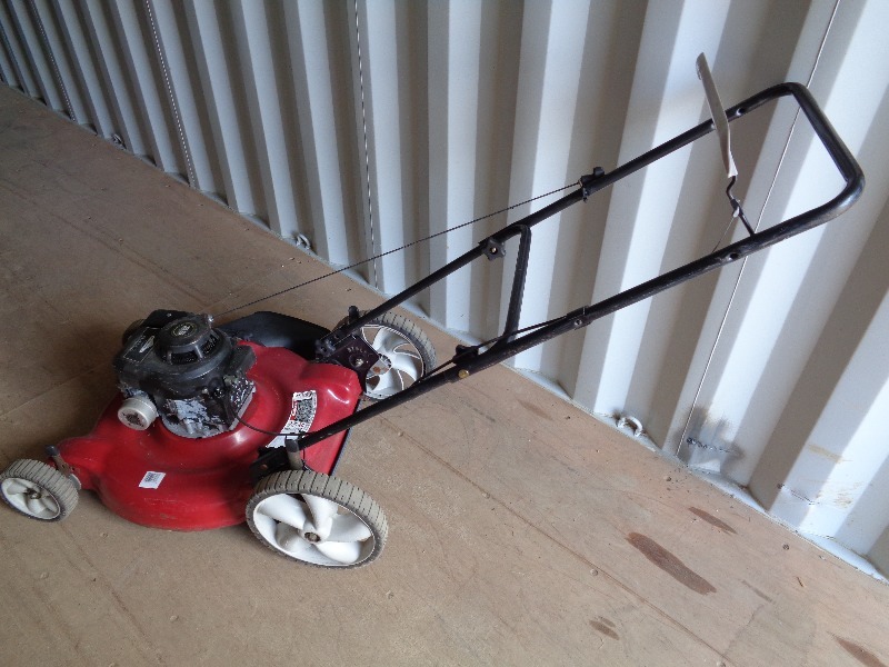 lot 8 image: Push Mower with Briggs and Stratton Motor