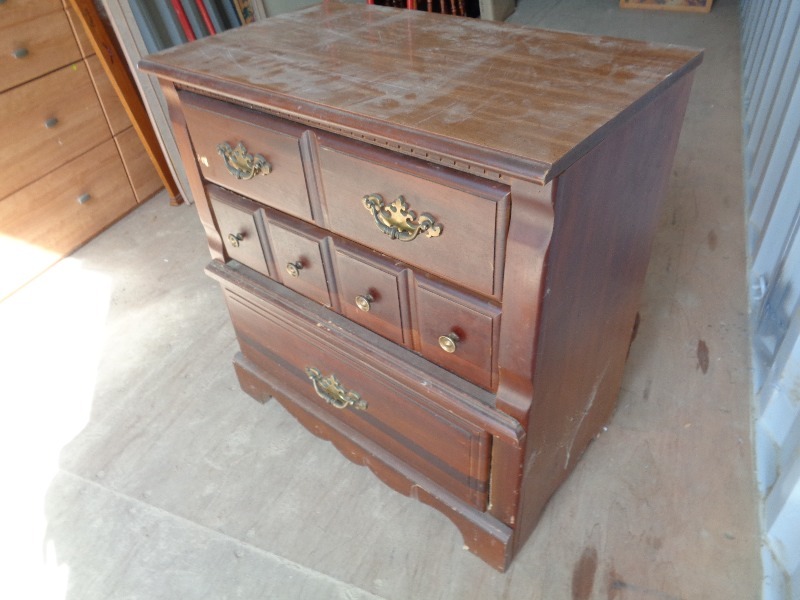 lot 32 image: Small Dresser  Night Stand