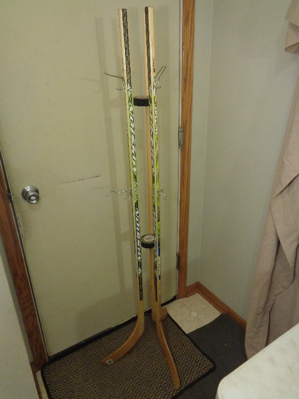 lot 3 image: Hockey Stick Coat Rack
