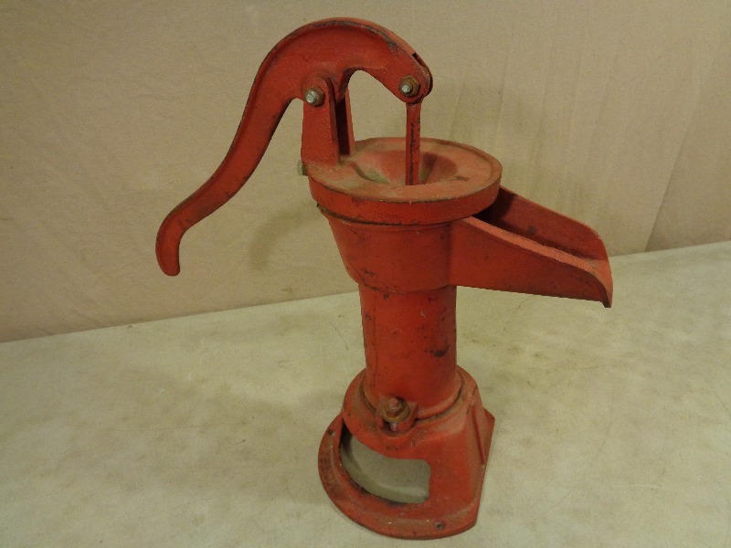 lot 7 image: Cast Iron Water  Well Pump