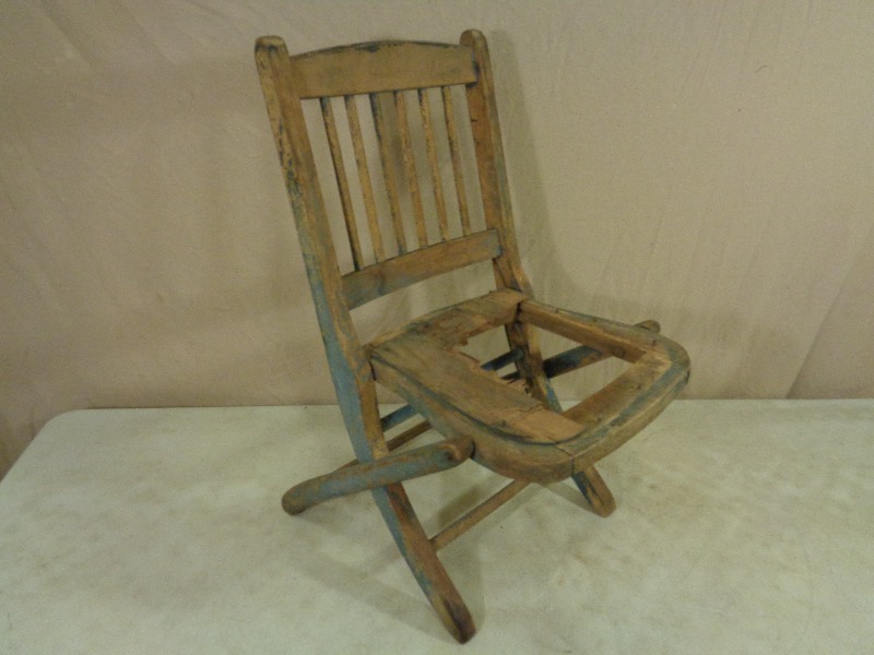 lot 35 image: Old Wood Folding Chair