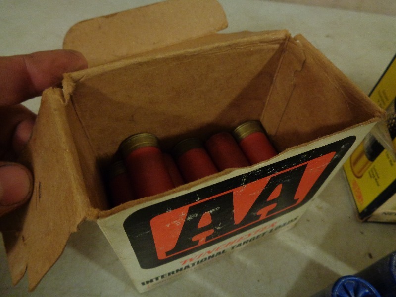 lot 46 image: 54 Assorted 12 Gauge Shotgun Shells and Boxes