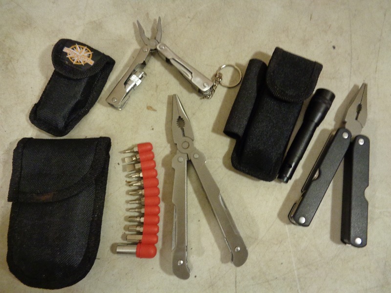 lot 52 image: Assorted Multi Tools
