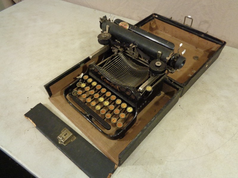 lot 58 image: Corona Typewriter