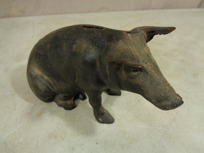 lot 59 image: Cast Iron Pig Piggy Bank