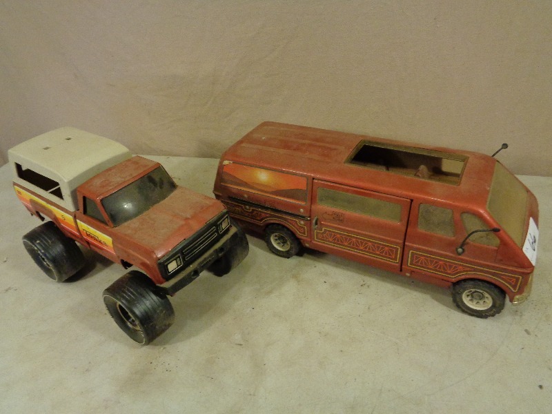lot 66 image: Old Metal Tonka Van and Metal Truck
