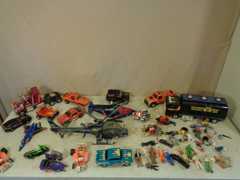 lot 204 image: Vintage Transformers and More